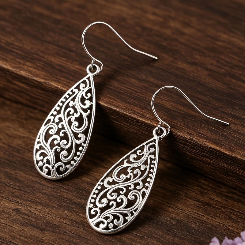 Minimalist Teardrop-shaped Ethnic-style Carved Earrings